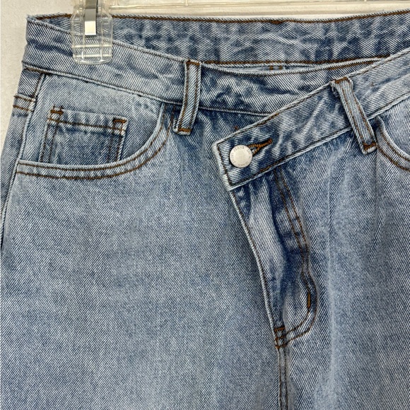 2/$20 SHEIN women’s petite M light blue wash denim straight leg - Picture 4 of 11